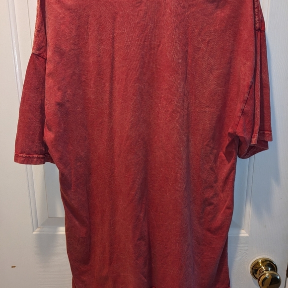 Christmas tshirt 'it's lit' red distress-wash green ornament women's XL NWOT - Picture 4 of 5